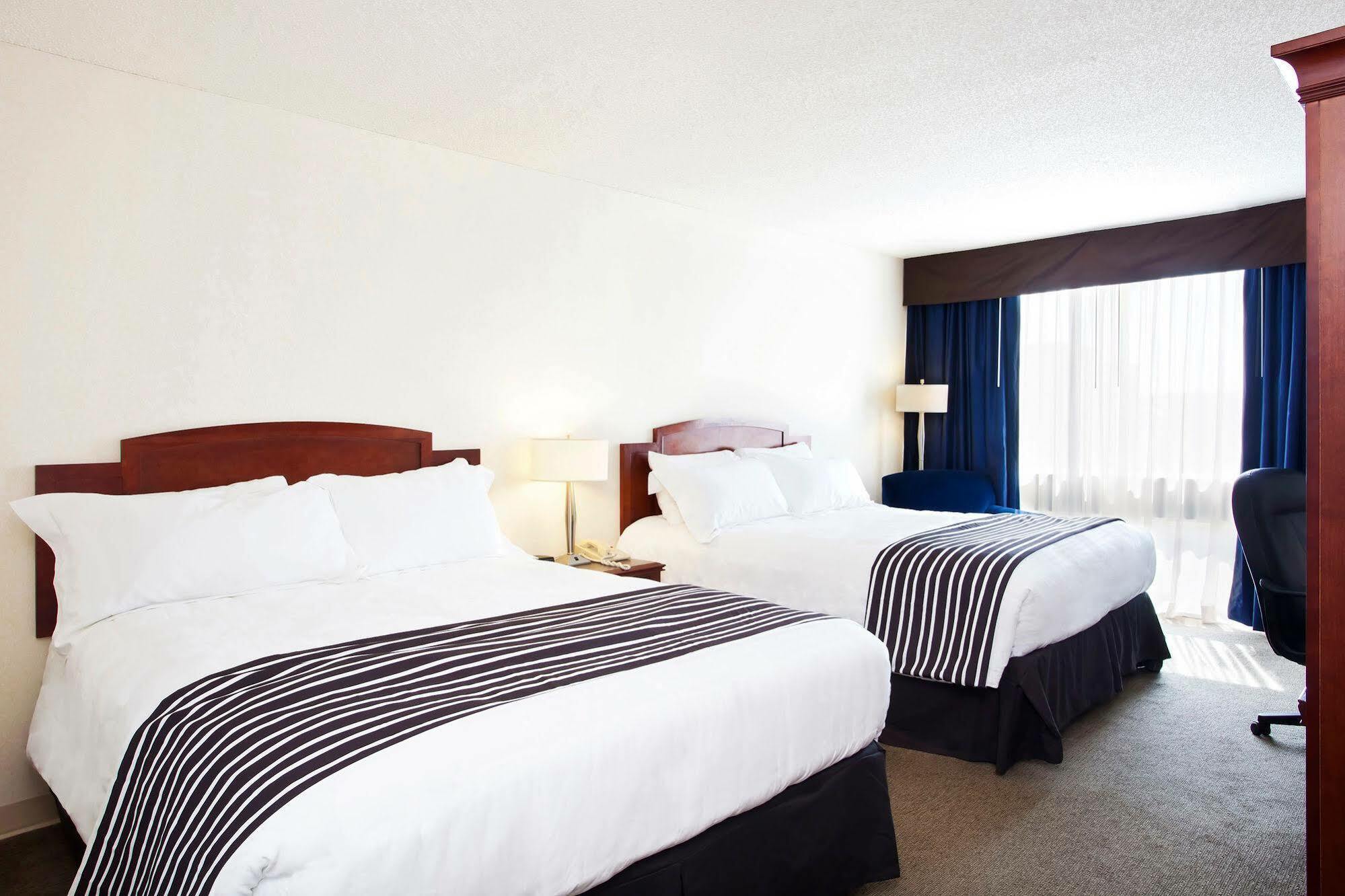 Sandman Hotel Montreal - Longueuil Buitenkant foto