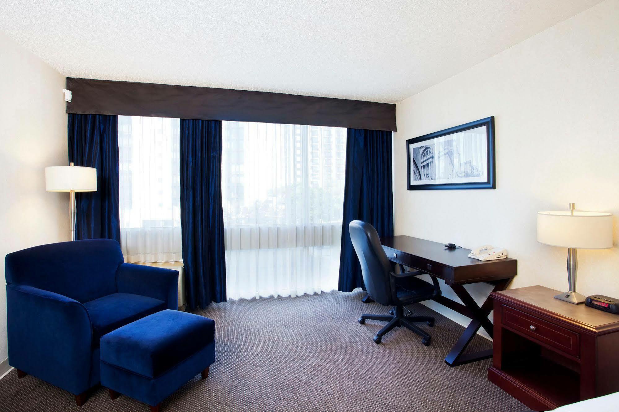 Sandman Hotel Montreal - Longueuil Buitenkant foto